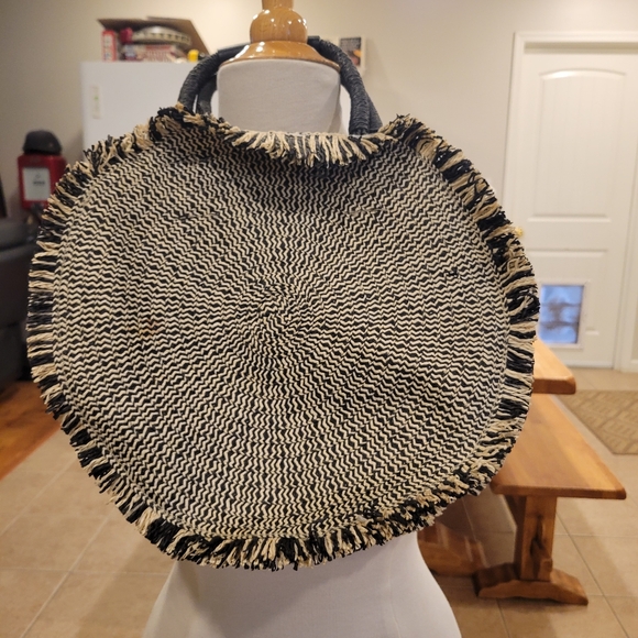 👜EUC~ZARA BASIC COLLECTION  ROUND TOTE - Picture 1 of 9